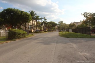 8005 Lake Dr-Unit -212 in Doral, FL - Building Photo - Building Photo