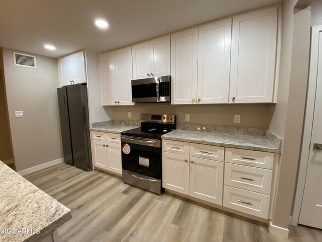 property at 1814 E Randall Dr