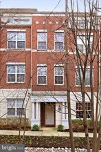 12428B Liberty Bridge Rd in Fairfax, VA - Foto de edificio - Building Photo