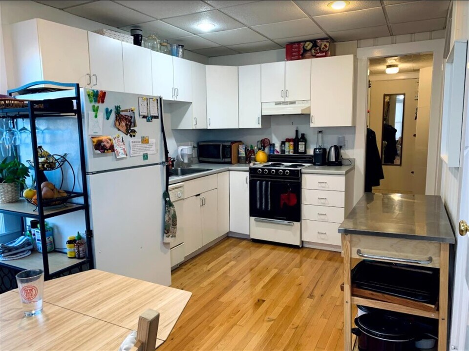 72 Highland Ave, Unit 3 in Somerville, MA - Building Photo