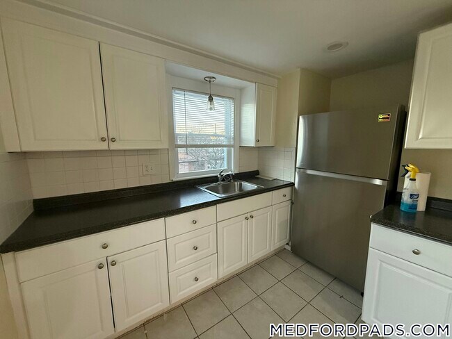 251 Central Ave in Medford, MA - Foto de edificio - Building Photo