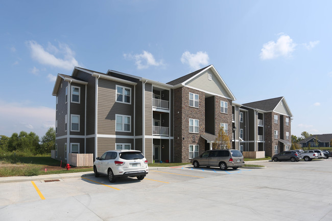 Town Square Apartments in Dardenne Prairie, MO - Building Photo - Building Photo