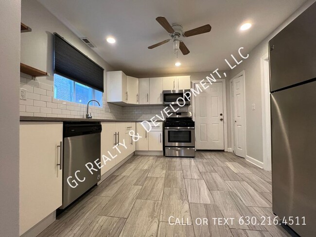 2624 N Springfield Ave in Chicago, IL - Building Photo - Building Photo