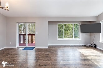 8973 Northwood Park Cir in Eagle River, AK - Building Photo - Building Photo