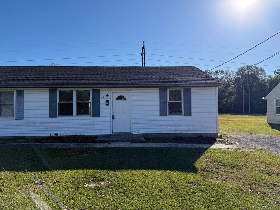 1012 Davis St in Jacksonville, NC - Building Photo