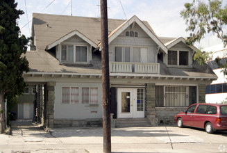 2766-2766 1/2 James M Wood Blvd in Los Angeles, CA - Foto de edificio - Building Photo