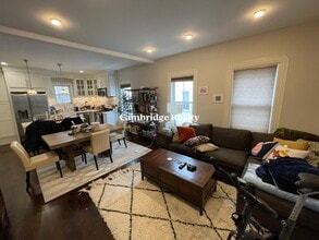 49 Bristol St, Unit 2A in East Cambridge, MA - Building Photo - Building Photo