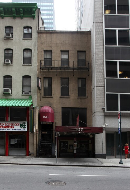 141 E 45th St in New York, NY - Building Photo