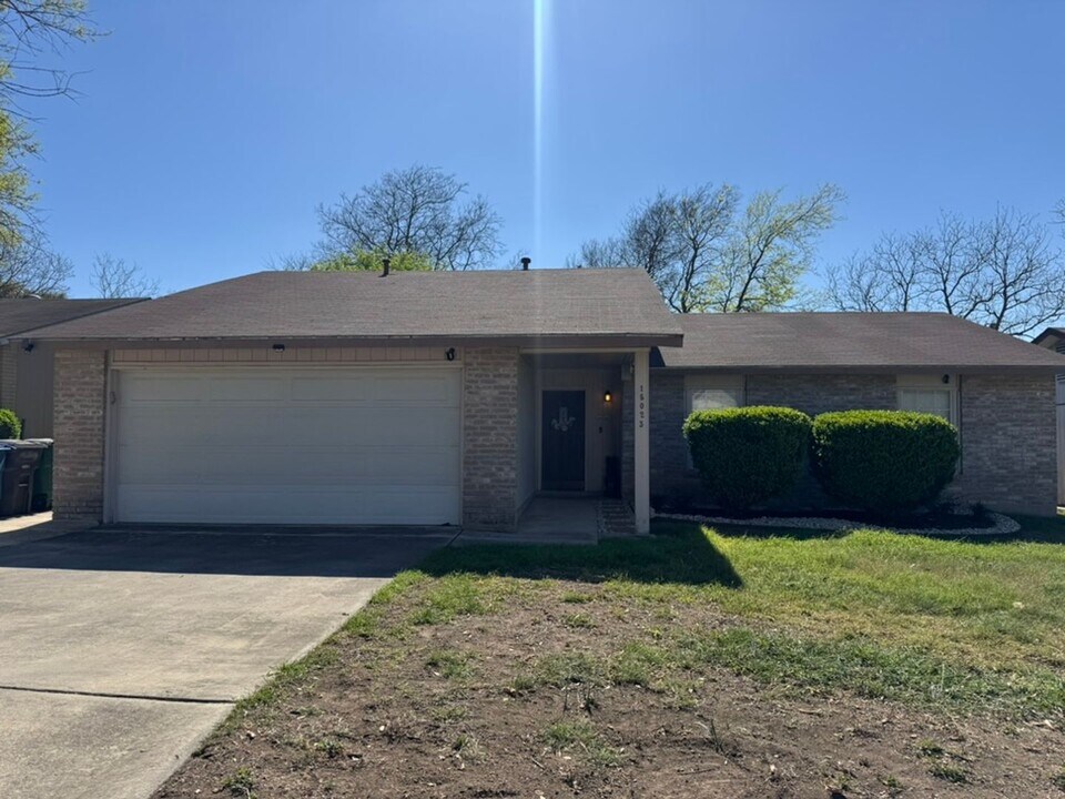 15023 Beavers Run in San Antonio, TX - Building Photo