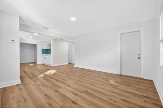 3525 50th Ave N in St. Petersburg, FL - Building Photo - Building Photo