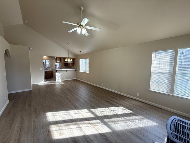 3058 Helena Way in Chico, CA - Building Photo - Building Photo