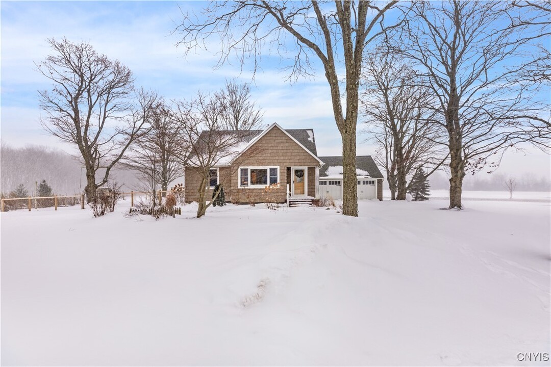 3904 Oneil Rd in Auburn, NY - Building Photo