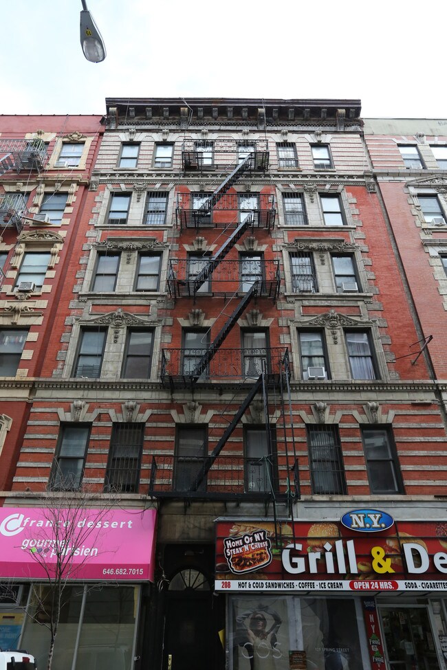 206-208 Rivington St in New York, NY - Building Photo - Building Photo