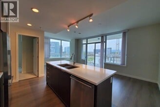 8688 Hazelbridge Wy in Richmond, BC - Building Photo - Building Photo