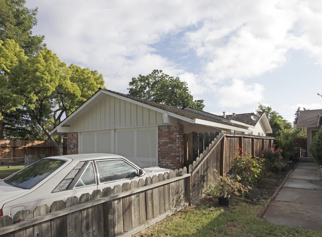 1123-1125 Sanchez Way in Redwood City, CA - Foto de edificio - Building Photo