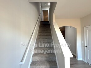 8128 Stonemere Ln in Charlotte, NC - Building Photo - Building Photo