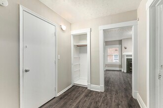 219 S 38th Ave in Omaha, NE - Building Photo - Building Photo