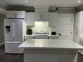 920 Wavertree Rd in North Vancouver, BC - Building Photo - Building Photo