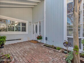 3811 Lake Harbor Ln in Westlake Village, CA - Building Photo - Building Photo