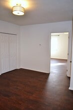 2611 Larkins Way, Unit Apt 2 in Pittsburgh, PA - Foto de edificio - Building Photo