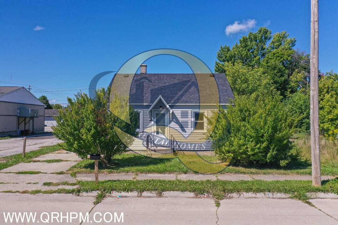 645 S 23rd St in Saginaw, MI - Building Photo