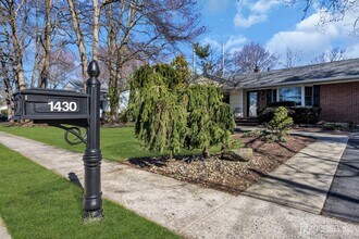 1430 Kearney Dr in North Brunswick, NJ - Building Photo - Building Photo