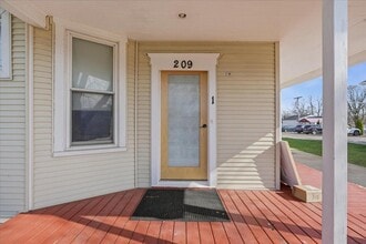209 West Main St in Waunakee, WI - Building Photo - Building Photo
