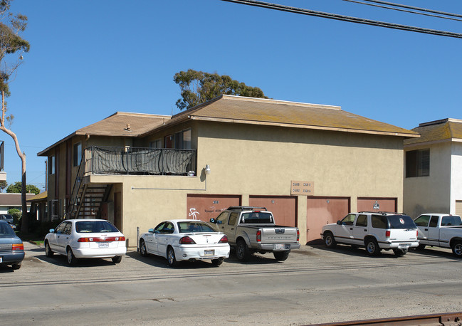 4711-4717 Terrace Ave in Oxnard, CA - Foto de edificio - Building Photo