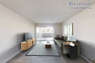 3883 Ingraham St, Unit SI FL3-ID346A in San Diego, CA - Building Photo