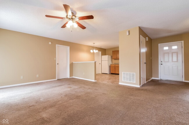 7467 Grandview Dr in Avon, IN - Building Photo - Building Photo