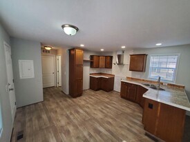 8 Bluebird Hill Dr in Orion Township, MI - Building Photo