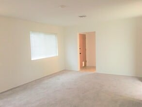 1553 Riverside Dr-Unit -7 in Redding, CA - Foto de edificio - Building Photo