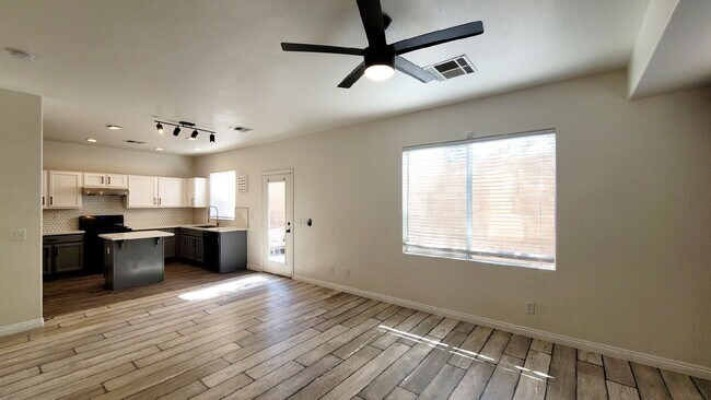 3791 Lodina Ct in Las Vegas, NV - Building Photo - Building Photo