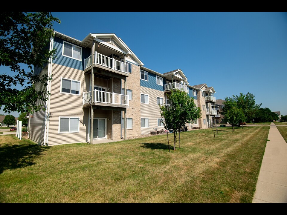 Sunrise Meadows in Waukee, IA - Foto de edificio