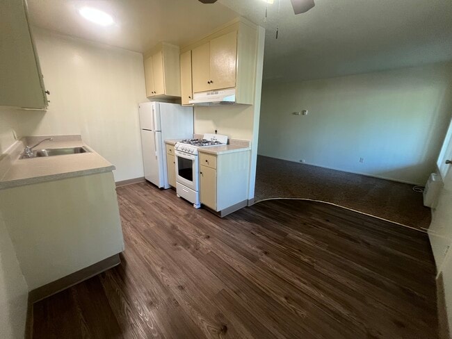 5412 Holiday Dr in Stockton, CA - Building Photo - Building Photo