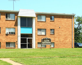 Lowell Apartments in Lorain, OH - Foto de edificio - Building Photo