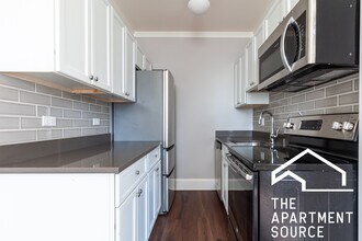 817 W Lakeside Pl in Chicago, IL - Building Photo - Building Photo