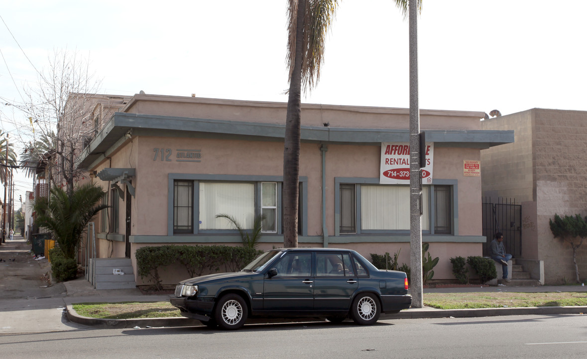 712 Atlantic Ave in Long Beach, CA - Building Photo