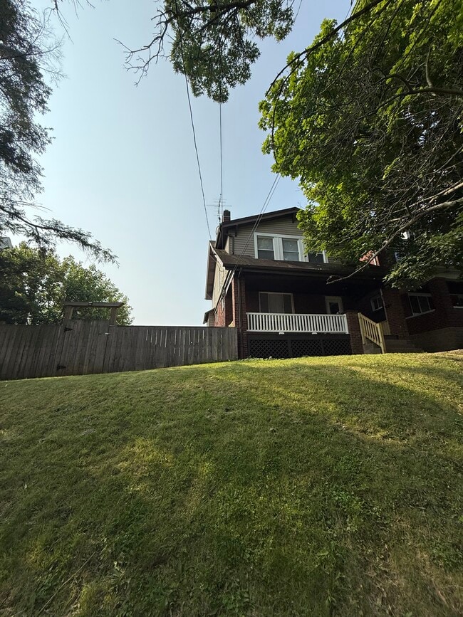 1243 Straka St in Pittsburgh, PA - Building Photo - Building Photo