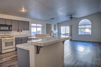 2464 Citrus Garden Cir in Henderson, NV - Building Photo - Building Photo