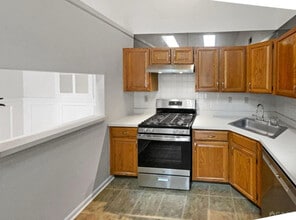 40 Brighton Way in North Brunswick, NJ - Foto de edificio - Building Photo