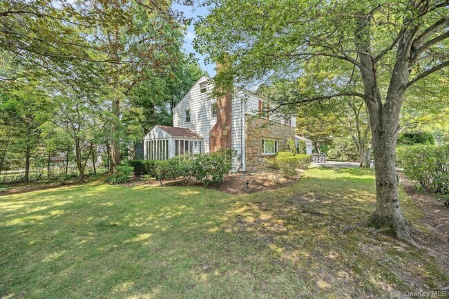 1 Blackthorn Ln in White Plains, NY - Building Photo - Building Photo