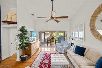 8365 Excalibur Cir in Naples, FL - Building Photo - Building Photo