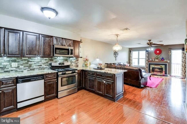 property at 1140 Oakcroft Ln