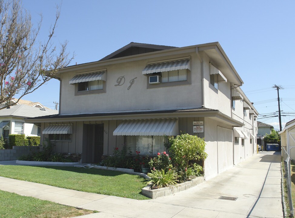 824 N 1st St in Alhambra, CA - Foto de edificio