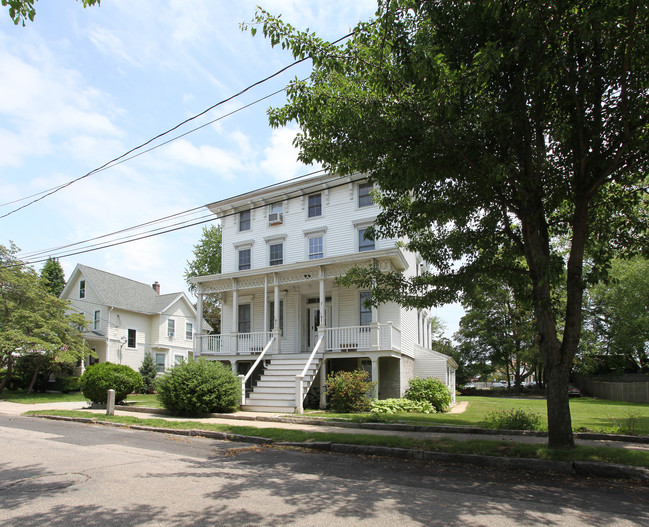 7 Jackson Ave in Mystic, CT - Foto de edificio - Building Photo