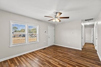 17 Crown Point Rd in Hubert, NC - Building Photo - Building Photo