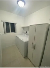 2271 NW 66th St, Unit B in Miami, FL - Building Photo - Building Photo