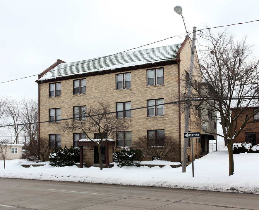321-325 W Washington Dr in Jackson, MI - Foto de edificio