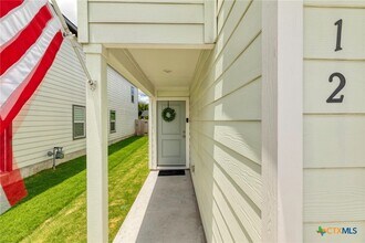 12 Trinity Cir in Lockhart, TX - Building Photo - Building Photo